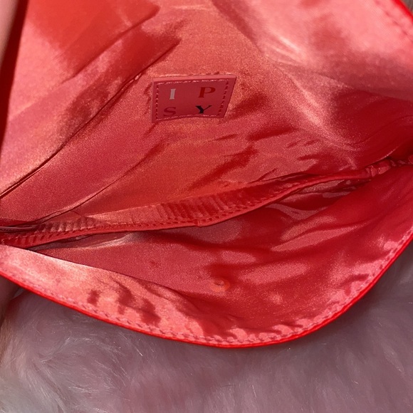 IPSY Kiss & Makeup Clutch - February’s - Picture 3 of 3